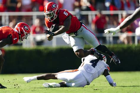 uga auburn rivalry|No. 2 UGA routs Auburn 42.